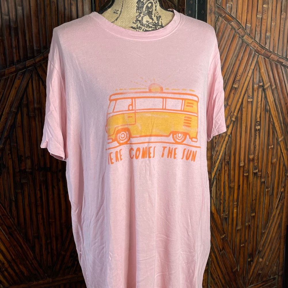 Ladies “Here Comes The Sun” Tee in XL